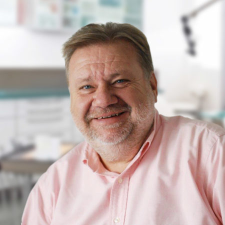 Portrait von Zahnarzt und Zahntechniker Dr. Unger
